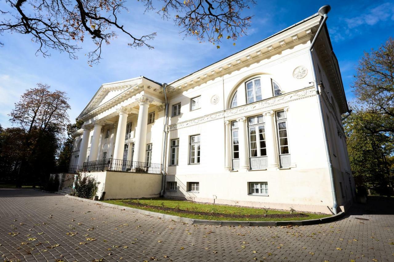 Saku Mois & Saku Manor Hotel Exterior photo