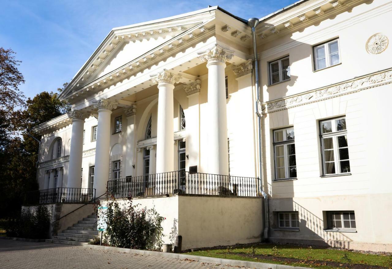 Saku Mois & Saku Manor Hotel Exterior photo